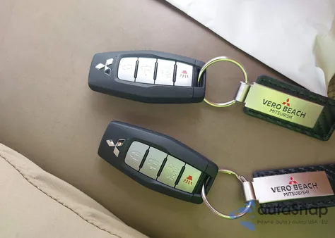 2025 Mitsubishi Outlander Se 2.5 2Wd из США, поврежденный, VIN JA4J3VA84SZ046548